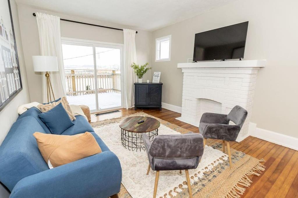 Cozy Riverfront Bungalow With Stunning Views Covington Exteriör bild