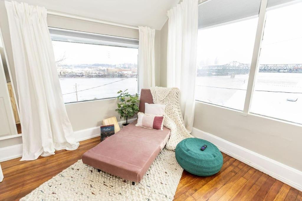 Cozy Riverfront Bungalow With Stunning Views Covington Exteriör bild